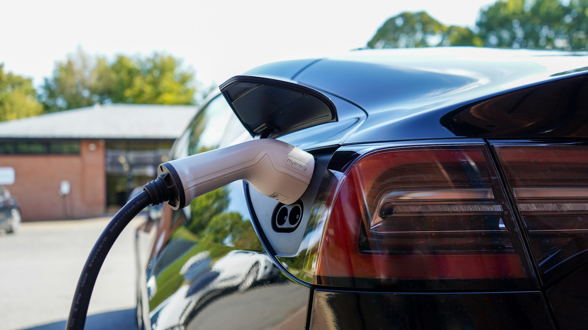charging an electric vehicle